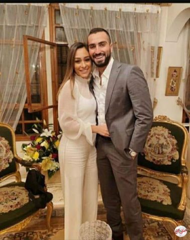 قصة حب بين الشرنوبي ومديرة أعمال أنغام تنتهي بالخطوبة