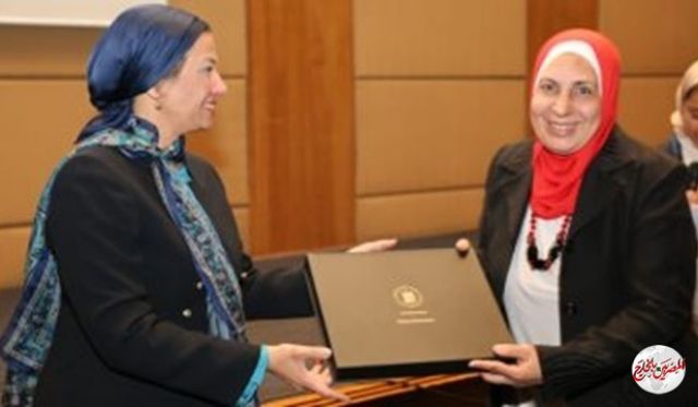  البيئة تنجح في إنقاذ سلحفاة خضراء وإعادتها لبيئتها الطبيعية 