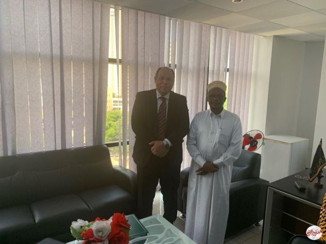 سفير مصر في دار السلام يبحث مع مفتي تنزانيا دعم التعاون في المجال الديني بين البلدين