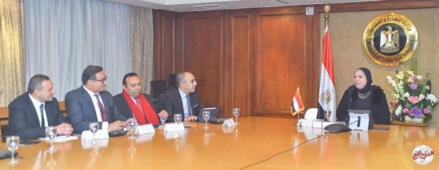 نيفين جامع تستعرض مع وفد البنك الدولى تحسين بيئة ومناخ الاعمال في مصر