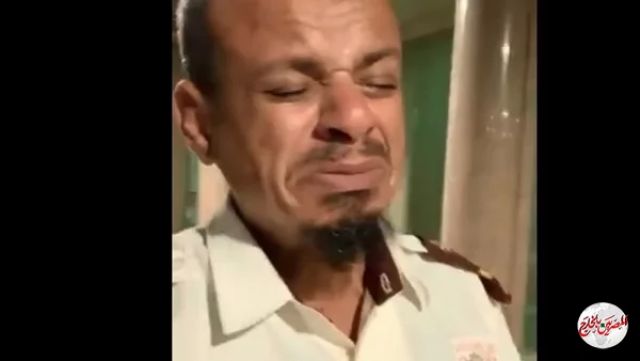 بكى بعد سرقة دراجته فحصل على 200 ألف ريال.. قصة حارس أمن سعودي.