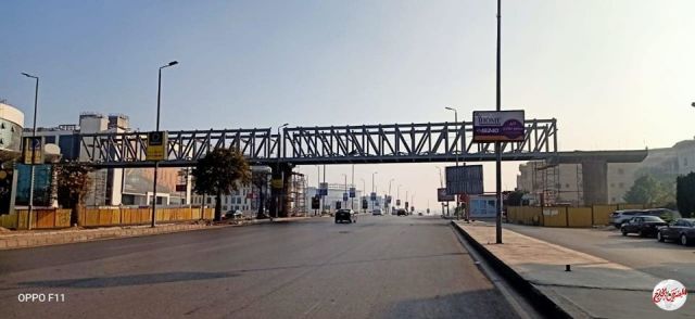  الانتهاء من تركيب الباكيات المعدنية بكوبري المشاة الثانى بشارع التسعين الجنوبى بالقاهرة الجديدة