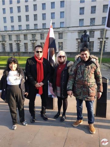 أعضاء الجالية في انجلترا أمام داوننج ستريت لتحية الرئيس السيسي