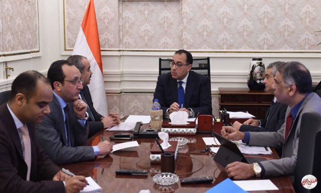 رئيس الوزراء يتابع مع وزير الطيران النهوض بقطاع الطيران المدني وجميع الشركات التابعة له