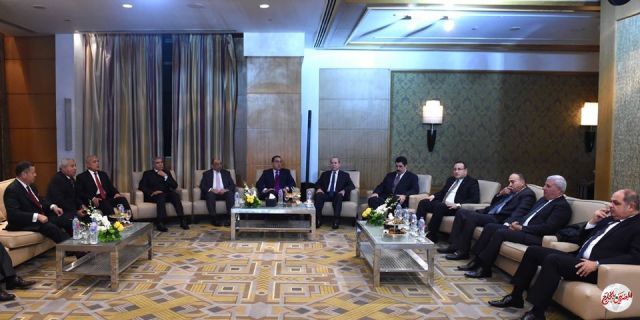 رئيس الوزراء يكرم المحافظين السابقين