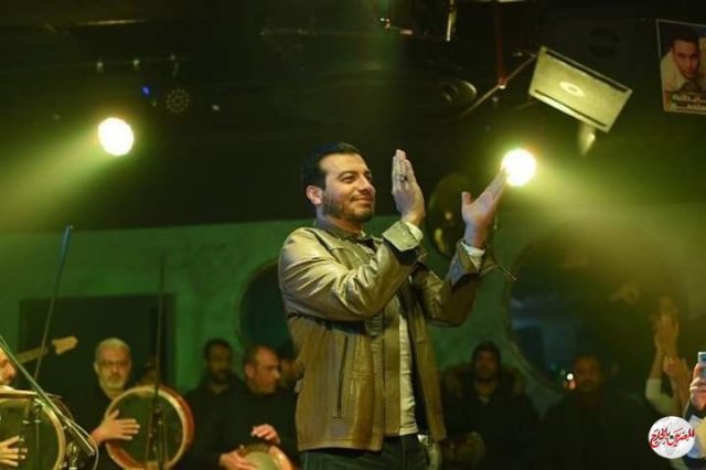 مذيعة كويتية تهاجم إيهاب توفيق بعد ظهوره فى حفل عقب وفاة والده