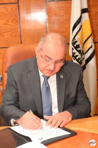 رئيس جامعة أسيوط يُعلن الأحد والاثنين أجازة للعاملين بقطاعات الجامعة التعليمية والإدارية