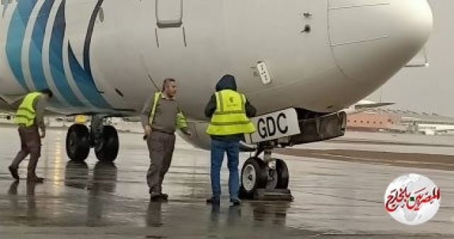 مطار القاهرة يستقبل شحنة مستلزمات طبية قادمة من الصين فجر اليوم