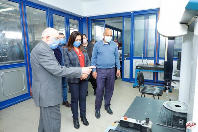 بالصور: محافظ دمياط تتفقد عدد من المصانع بالمنطقة الصناعية بدمياط الجديدة لمتابعة سير العملية الإنتاجية