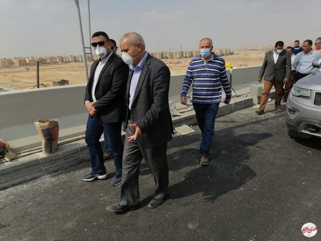 "بهجات"  يتفقد سير العمل بمشروعات الطرق بمدينة ٦ أكتوبر