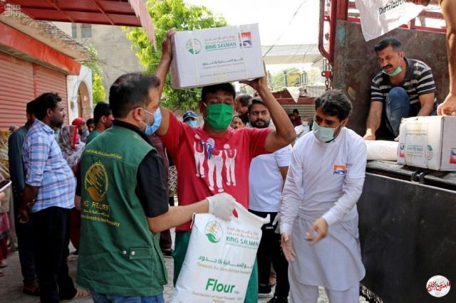 مركز الملك سلمان للإغاثة : يواصل لليوم السادس على التوالي توزيع السلع الغذائية الرمضانية في باكستان