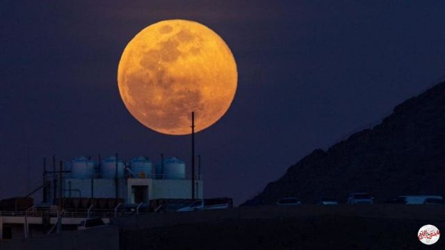 حالة فلكية : "القمر العملاق" يزين سماء السعودية