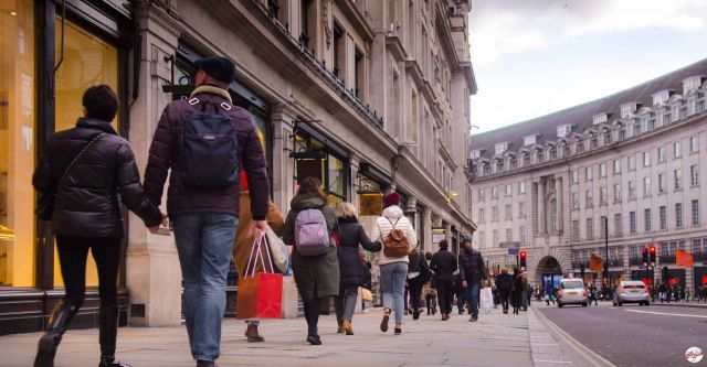 "بريطانيا " تستعد لاستئناف العمل.. وجونسون يطلق نظام تحذير