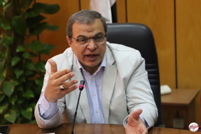 القوي العاملة : إعفاء جميع المخالفين لقانون دخول وإقامة الأجانب والمصريين بالإمارات من كافة الغرامات