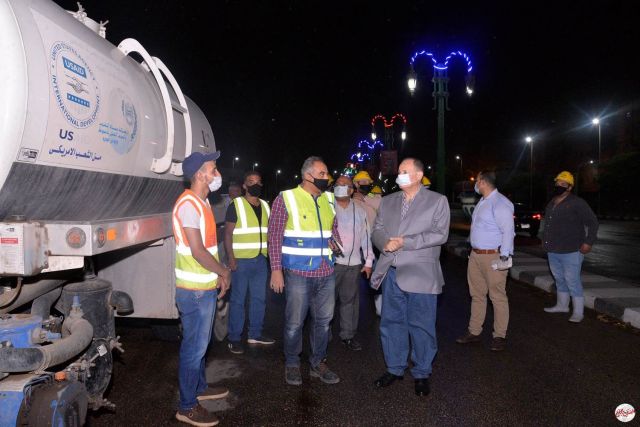 محافظ أسيوط يتفقد إزالة آثار الأمطار وشفط المياه بالميادين والأنفاق بحي غرب وشرق