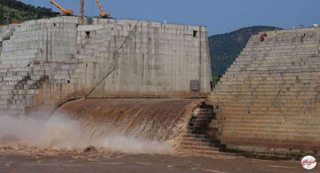 "مدبولي وحمدوك" يؤكدان على ضرورة التوصل لإتفاق ثلاثي حول سد النهضة