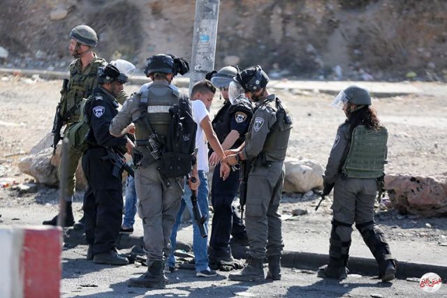 الاحتلال الإسرائيلي يصيب 4 فلسطينيين ويعتقل 26 آخرين من الضفة الغربية