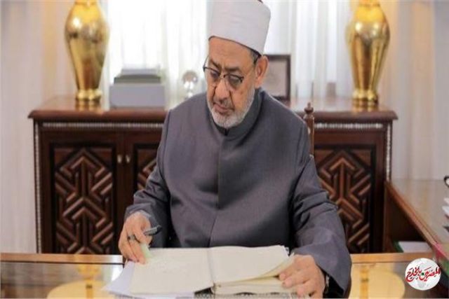 شيخ الأزهر يهنئ السيسي بعيد الفطر : داعيا الإنسانية جمعاء للتعاون والتكاتف وان يرفع عنها ماحل بها من بلاء