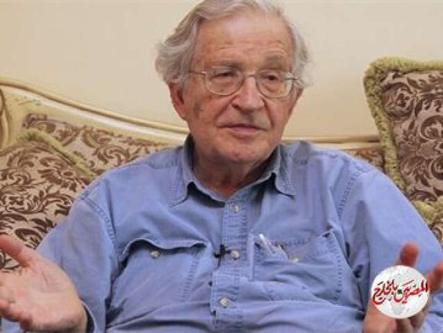 الفيلسوف الأمريكي البارز نعوم شومسكي : الولايات المتحدة في عالم ما بعد كورونا تتجه نحو الهاوية