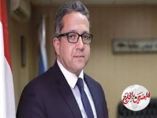 العناني ونظيره الإسباني يجددان اتفاقية 2001 لعودة السائحين