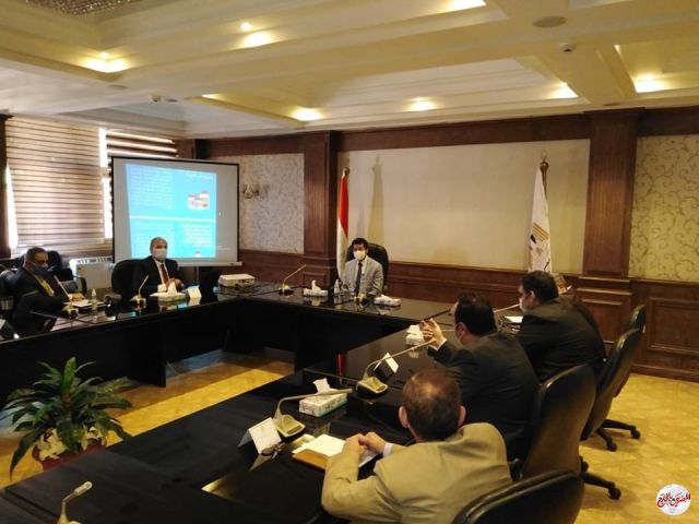 وزير الرياضة يبحث مع اللجنة الطبية ضوابط وإجراءات عودة النشاط