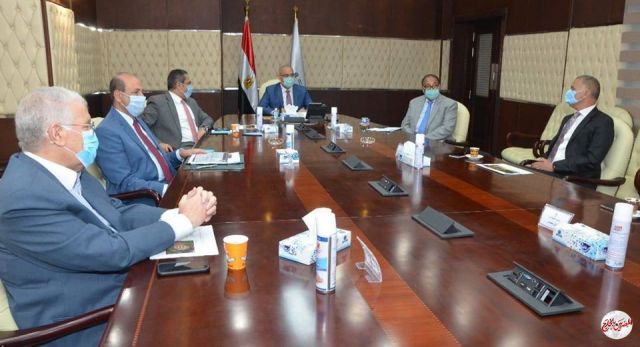 وزير الإسكان يتابع الموقف التنفيذى لمشروع سد ومحطة "جوليوس نيريرى" بتنزانيا