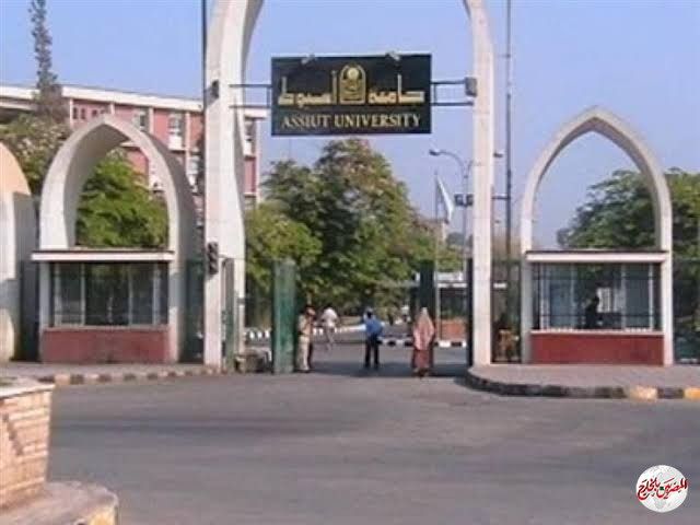 رئيس جامعة أسيوط: خصم 3 أيام للممتنعين عن ارتداء الكمامة بالمكاتب الإدارية