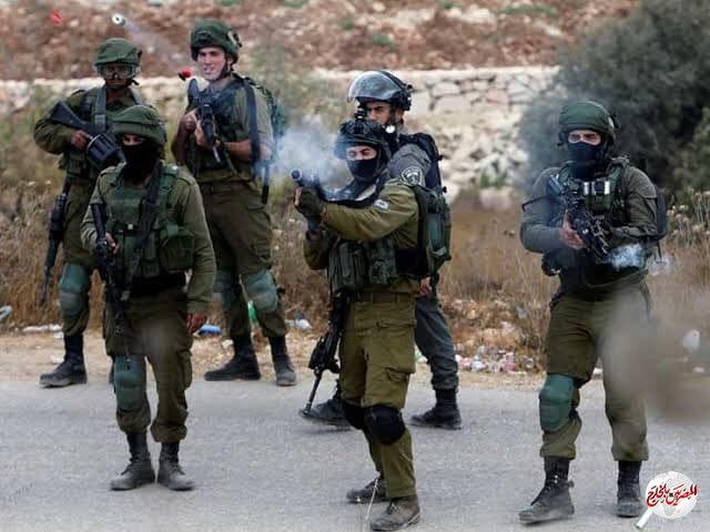 قوات الاحتلال الإسرائيلي تعتقل 13 شابا من عدة مدن متفرقة