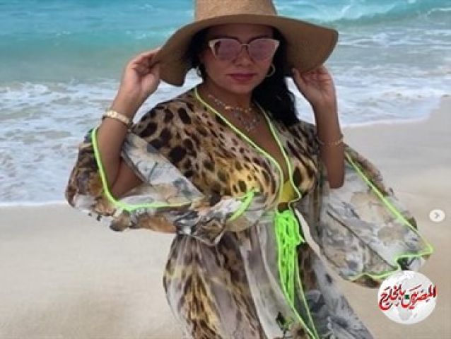 رانيا يوسف… تتلقي تحذيرات بالسجن بسبب اطلالاتها بملابس جريئة