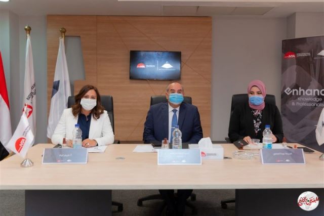 وزير الطيران يشارك في اختبارات تأهيل التنفيذيين للقيادة بالأكاديمية الوطنية