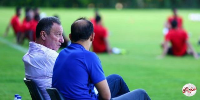 تفاصيل جلسة "محمود الخطيب" مع الجهاز الفني للأهلي عقب خسارة القمة