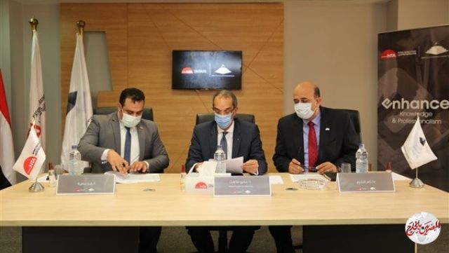 وزير الاتصالات يشارك في لجان مقابلات المتقدمين للبرنامج الرئاسي لتأهيل التنفيذيين للقيادة