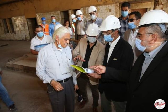 وزير الاتصالات يتفقد أعمال التجهيزات الجارية لتحويل قصر السلطانة ملك