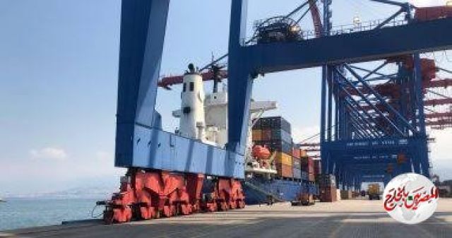 وصول أولى سفن الجسر البحري الإغاثي المصري إلى لبنان