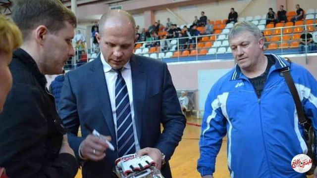 وفاه البطل الروسي مدرب الفنون القتالية بفيروس كورونا