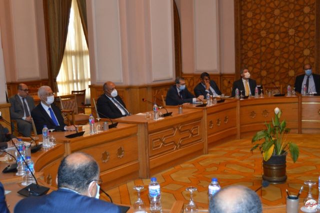 "شكري" يوجه قيادات الخارجية بالدفاع عن المصالح المصرية وتقديم الرعاية القنصلية للمواطنين بالخارج