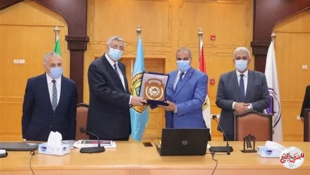 جامعة الأزهر تكرم مستشار رئيس الجمهورية للشئون الصحية ووزيرة الصحة السابقة