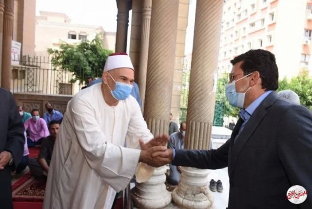 وزير الشباب ومحافظ الشرقية يشهدان صلاة الجمعة بمسجد الفتح بالزقازيق