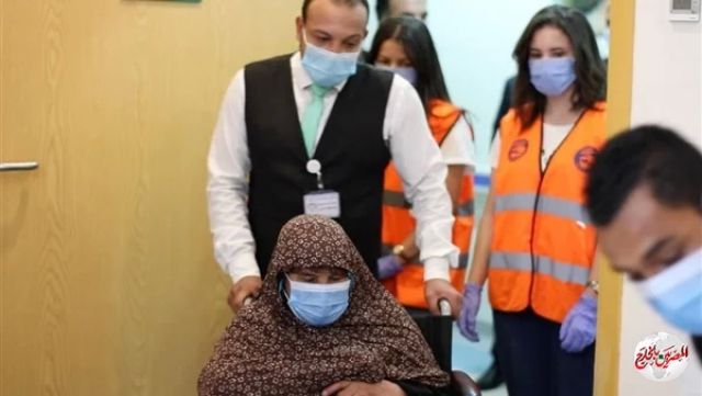 السيدة المسنة بعد تلقيها العلاج: شكرا سيادة الرئيس.. ربنا يباركلك فى عيالك