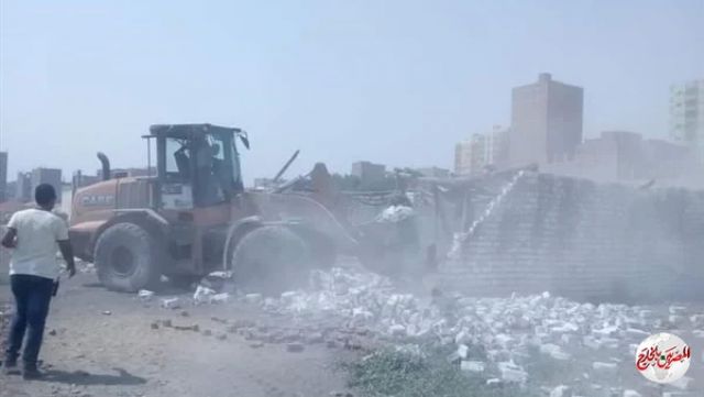 محافظ الجيزة يقود حملات لإزالة تعديات على 48 فدانا في حي غرب