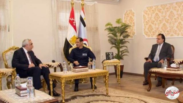 بالصور..وزيرة الصحة: إرسال 12 طنا من المستلزمات الوقائية إلى دولة العراق