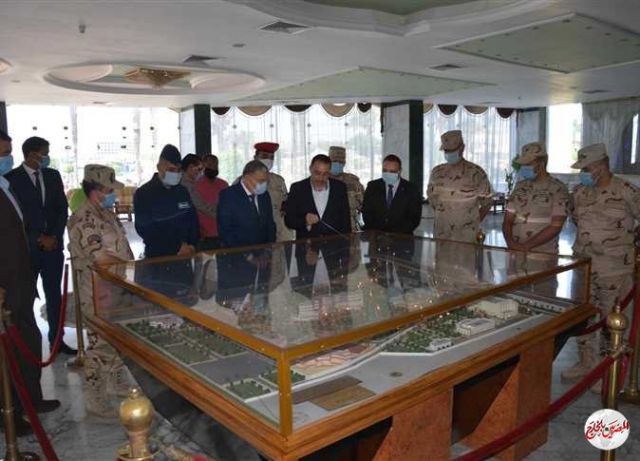محافظ المنيا يزور المستشفى العسكري ومركز القوات المسلحة لعلاج الأورام