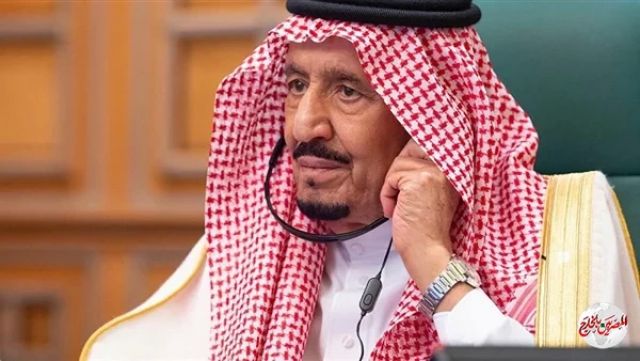 العاهل السعودي يجري اتصالا هاتفيا بـ رئيس الوزراء البريطاني