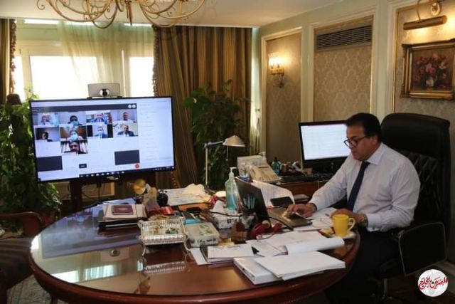 وزير التعليم العالى يترأس اجتماع مجلس إدارة معهد تيودوربلهارس للأبحاث.