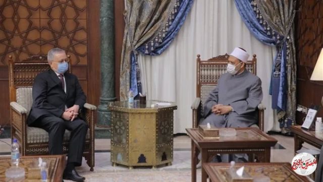 الإمام الأكبر يستقبل السفير الروسي ويرحب برفع مستوى التعاون العلمي وتدريب الأئمة