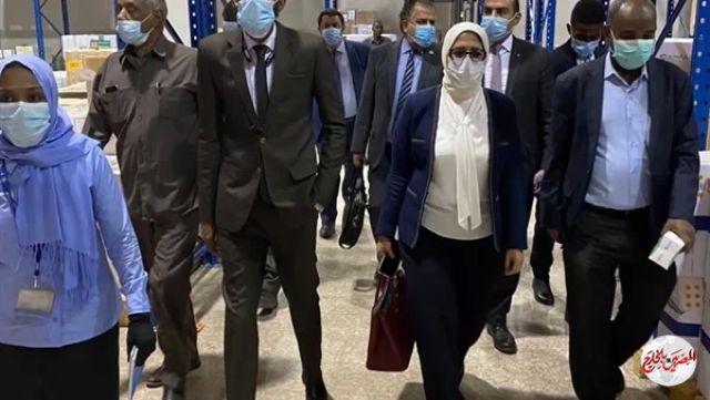 وزيرة الصحة تتفقد معسكر إيواء المتضررين في "ودرملي" برفقة نظيرها السوداني