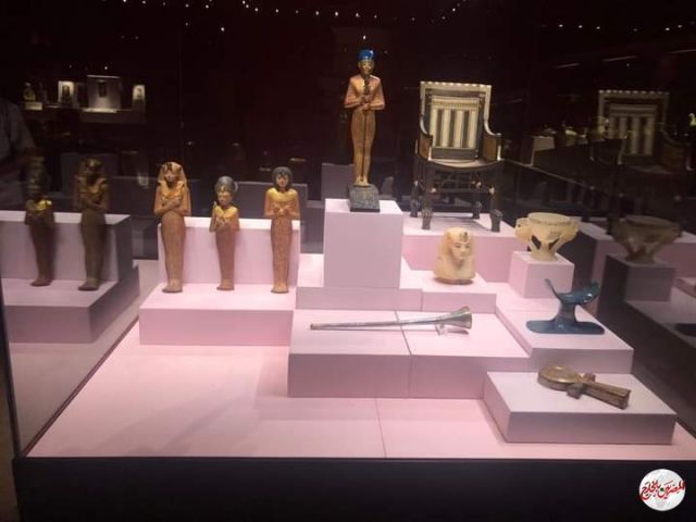اللمسات النهائية لافتتاح معرض الملك توت عنخ آمون المؤقت بمتحف الغردقة 