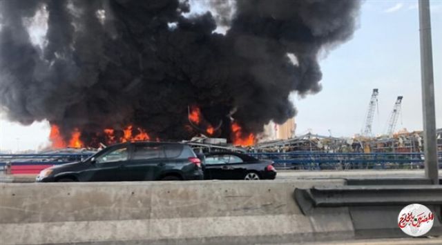 "وكالات": غرين بيس تحذّر من خطورة دخان حريق الإطارات في "مرفأ بيروت"