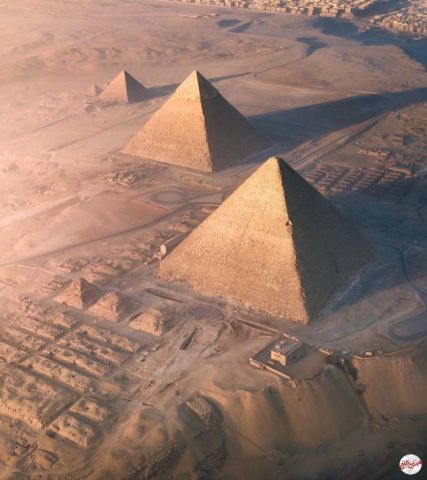 السياحة تروج للمقاصد السياحية بفيلم "رحلة سائح في مصر" بجميع المطارات