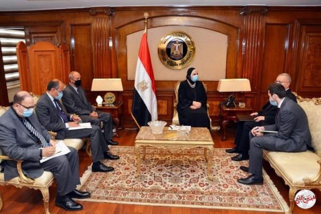 وزيرة التجارة والصناعة تبحث مع سفير روسيا بالقاهرة سبل تعزيز التعاون الاقتصادي